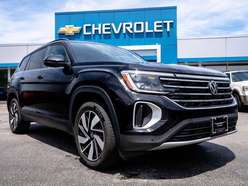 Used 2024 Volkswagen Atlas SE AWD/4WD image 1