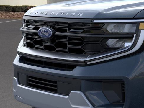 New 2026 Ford Expedition Platinum w/ Driver's Package AWD/4WD image 17