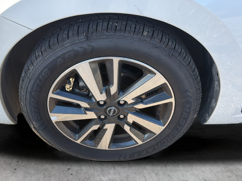 Used 2025 Nissan Versa SV FWD image 23