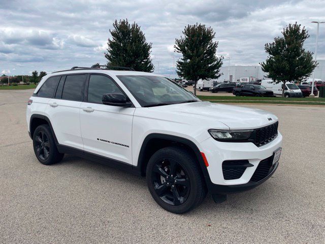 Used 2023 Jeep Grand Cherokee Altitude AWD/4WD image 1