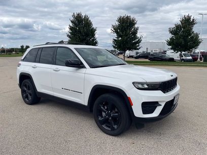Used 2023 Jeep Grand Cherokee Laredo