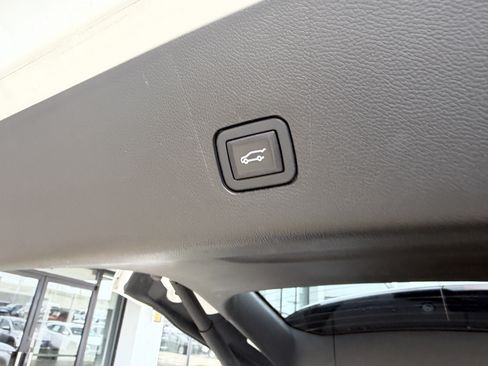 Used 2019 Chevrolet Traverse RS w/ LPO, Floor Liner Package FWD image 12