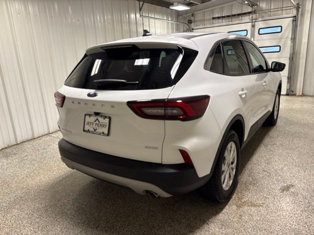 Used 2023 Ford Escape Active w/ Tech Pack #2 AWD/4WD image 3