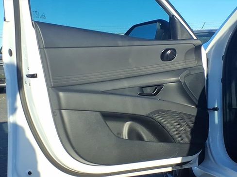 Certified 2025 Hyundai Elantra SEL image 20