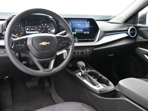 Used 2025 Chevrolet Trax LS image 25