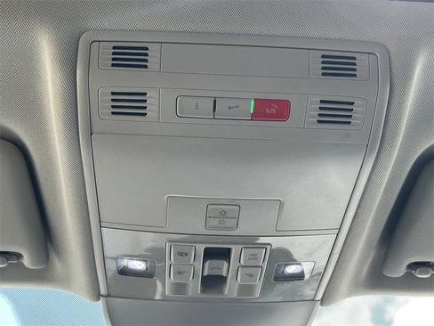 Used 2022 Volkswagen Taos SEL image 19