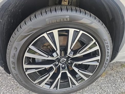 Certified 2025 Volvo XC90 T8 Core w/ Protection Package Premier AWD/4WD image 9