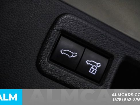 Used 2022 Toyota Venza XLE image 21