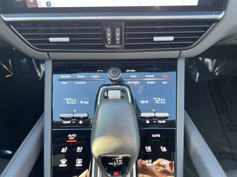 Used 2022 Porsche Cayenne S Platinum image 21