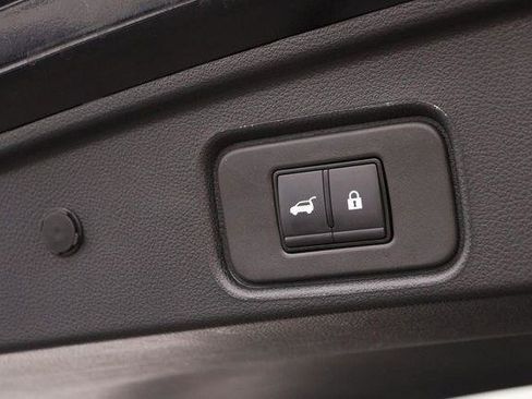 Used 2025 Nissan Pathfinder SV FWD image 8