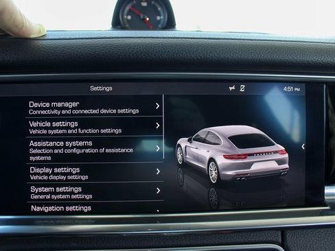 Used 2020 Porsche Panamera image 32