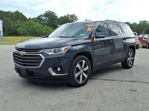 Used 2021 Chevrolet Traverse LT AWD/4WD image 2