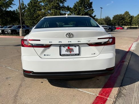 Used 2025 Toyota Camry LE image 7