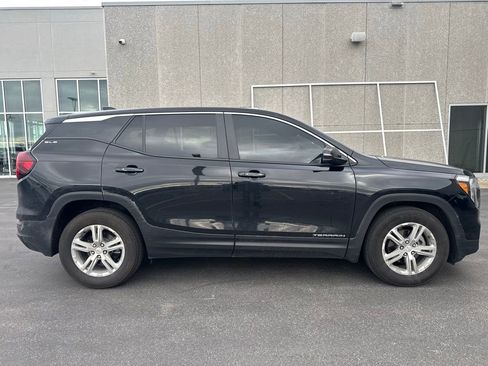 Used 2024 GMC Terrain SLE image 7