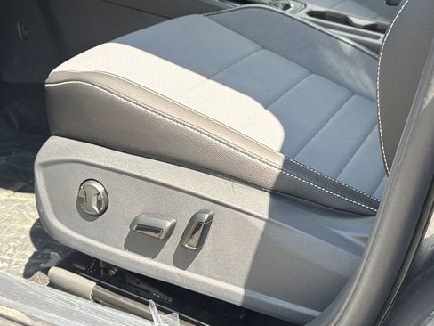 New 2026 Volkswagen Jetta SE FWD image 18