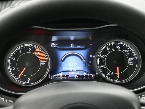 Used 2022 Jeep Cherokee Limited image 9