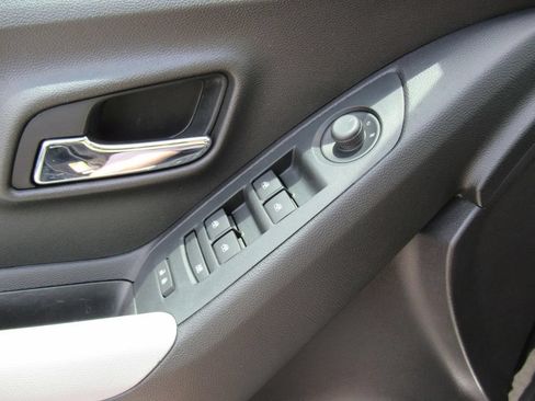 Used 2018 Chevrolet Trax LT w/ Driver Confidence Package FWD image 19