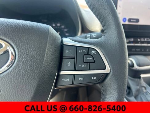 Used 2026 Toyota Sienna XLE FWD image 18