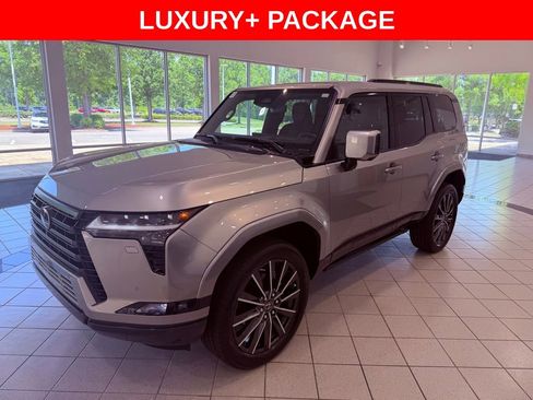 Used 2024 Lexus GX 550 w/ Accessory Package (2T) AWD/4WD image 3