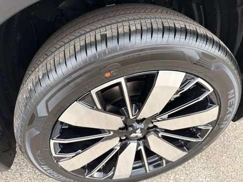 New 2025 Mitsubishi Outlander SE AWD/4WD image 13