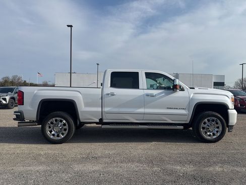 Used 2019 GMC Sierra 2500 Denali w/ Duramax Plus Package image 14