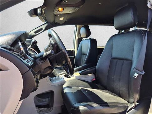 Used 2019 Dodge Grand Caravan SXT FWD image 22