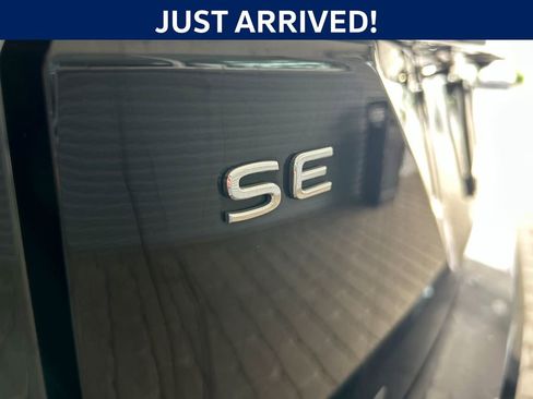 Used 2024 Volkswagen Atlas SE FWD image 43