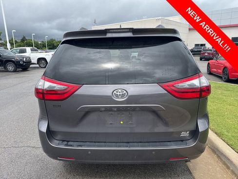 Used 2020 Toyota Sienna XLE w/ XLE Navigation Package AWD/4WD image 5