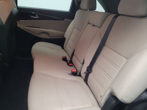 Used 2018 Kia Sorento LX image 18