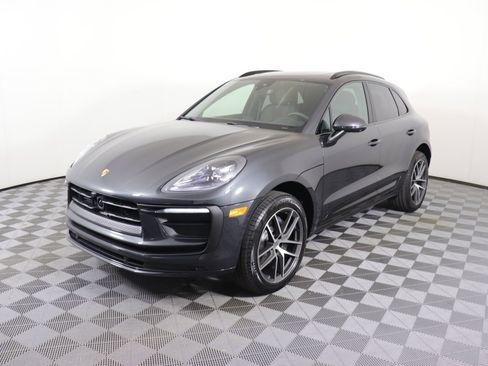 Used 2025 Porsche Macan image 1