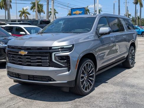 New 2026 Chevrolet Suburban High Country AWD/4WD image 3