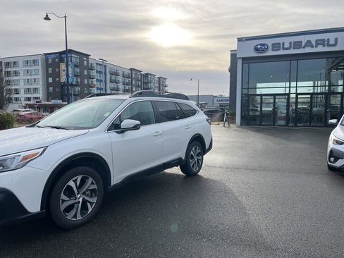 Certified 2022 Subaru Outback Limited XT image 3