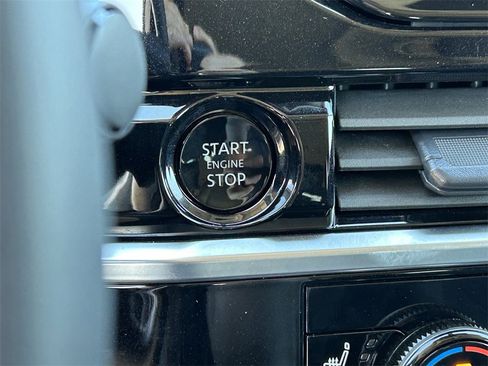 Used 2025 Nissan Pathfinder SV w/ SV Premium Package image 23