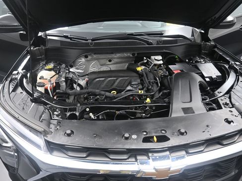 Used 2024 Chevrolet Trax LT FWD image 12