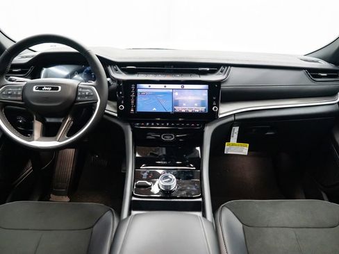 New 2026 Jeep Grand Cherokee Altitude image 9