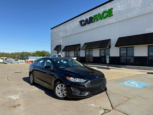 Used 2019 Ford Fusion S FWD image 1