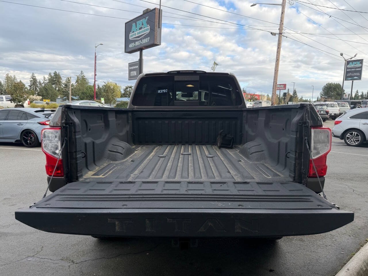 Used 2017 Nissan Titan SV AWD/4WD image 5