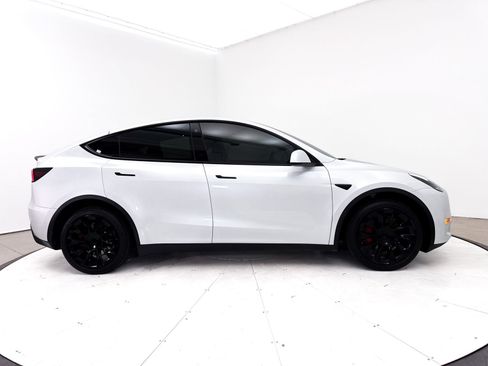 Used 2023 Tesla Model Y AWD image 41
