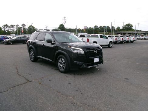 Used 2023 Nissan Pathfinder SL w/ Lighting Package (N92) AWD/4WD image 4