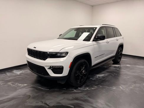 Used 2024 Jeep Grand Cherokee Limited w/ Luxury Tech Group II image 18