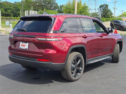 New 2025 Jeep Grand Cherokee Altitude image 12
