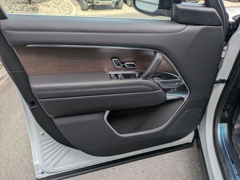 New 2025 Land Rover Range Rover SE AWD/4WD image 9