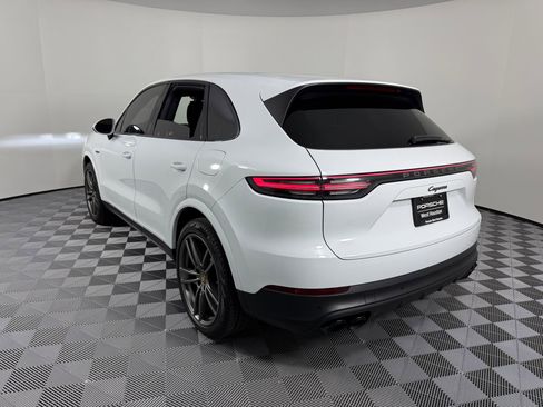 Certified 2023 Porsche Cayenne Platinum Edition image 3