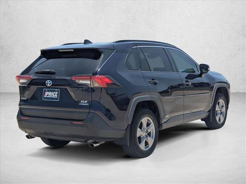 Used 2022 Toyota RAV4 XLE w/ Convenience Package AWD/4WD image 5