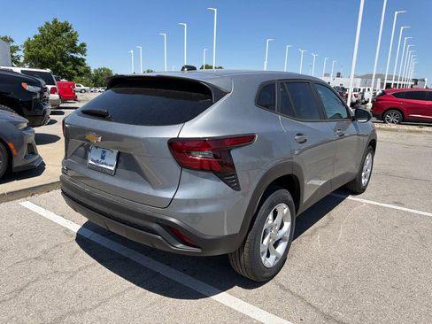 New 2026 Chevrolet Trax LS w/ LS Convenience Package FWD image 3