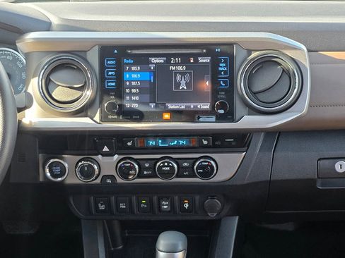 Used 2017 Toyota Tacoma Limited image 3