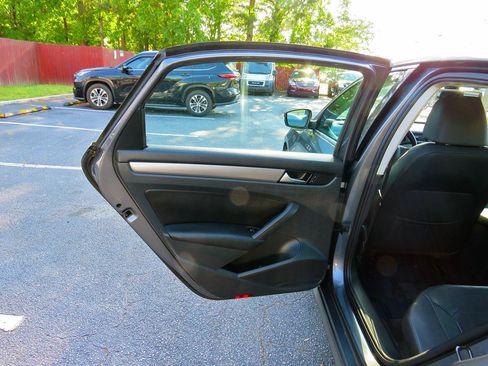 Used 2014 Volkswagen Passat 1.8T SE image 15