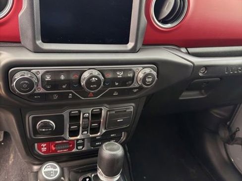 Used 2023 Jeep Wrangler Unlimited Rubicon w/ Cold Weather Group AWD/4WD image 11
