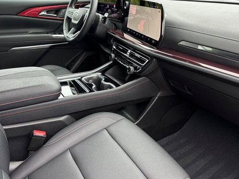 Used 2025 Chevrolet Traverse Z71 AWD/4WD image 19