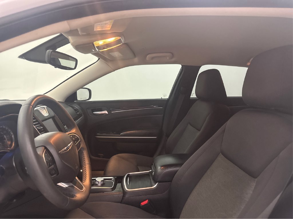 Used 2023 Chrysler 300 Touring w/ Sport Appearance Package RWD image 31
